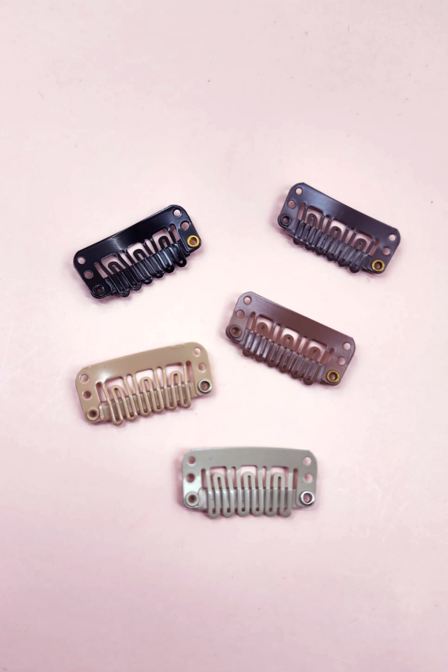 קליפסים לתוספות שיער בצבעי שחור, חום כהה, חום בהיר, שטני ובלונדיני