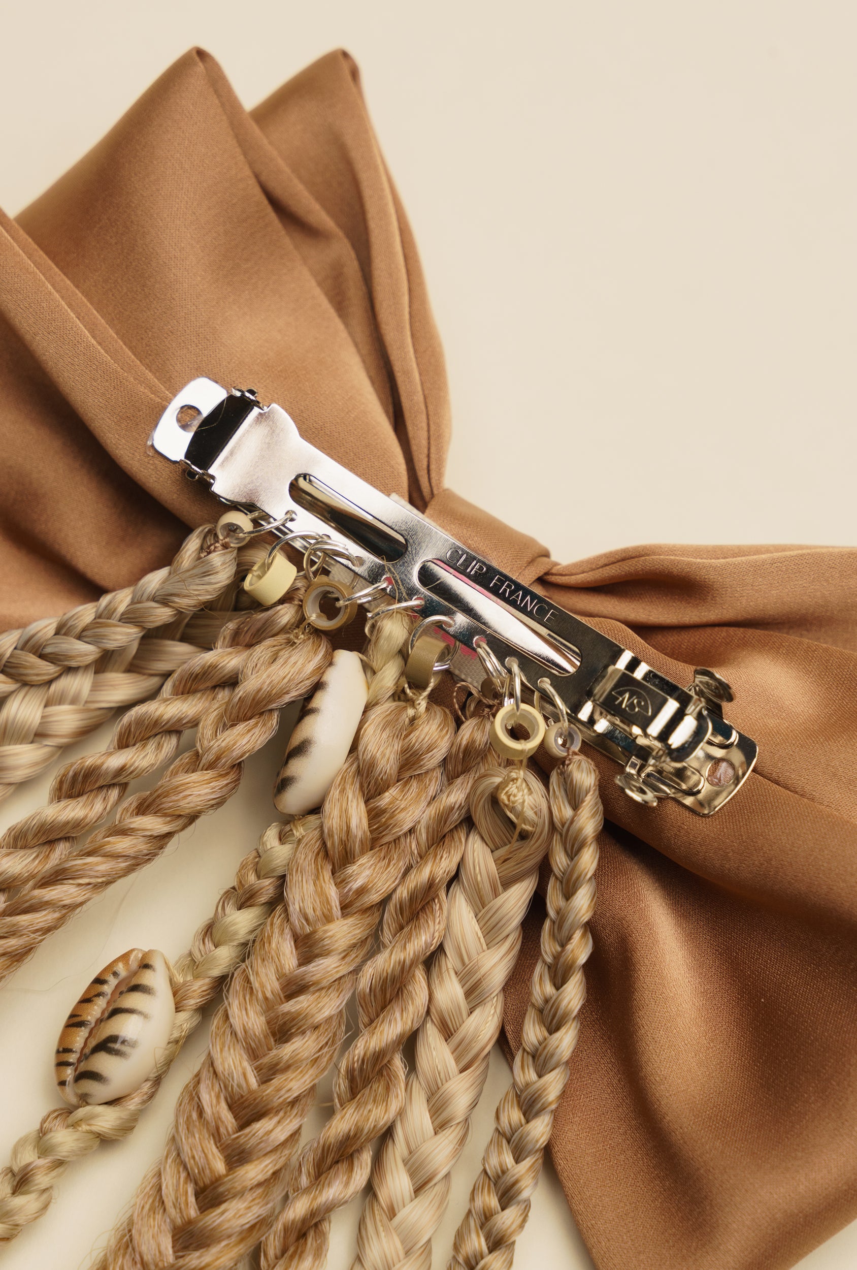 סט על פפיון מהקולקציה החומה