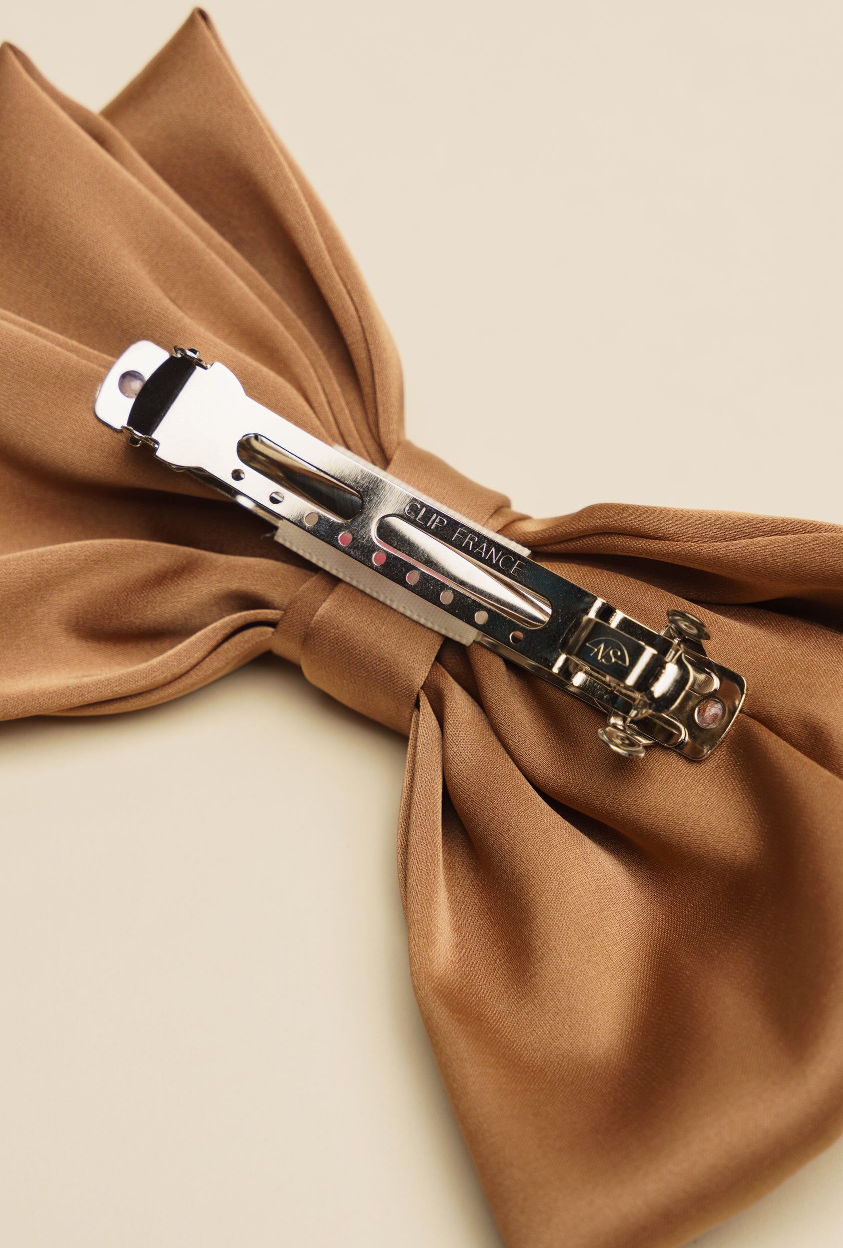 סט על פפיון מהקולקציה החומה