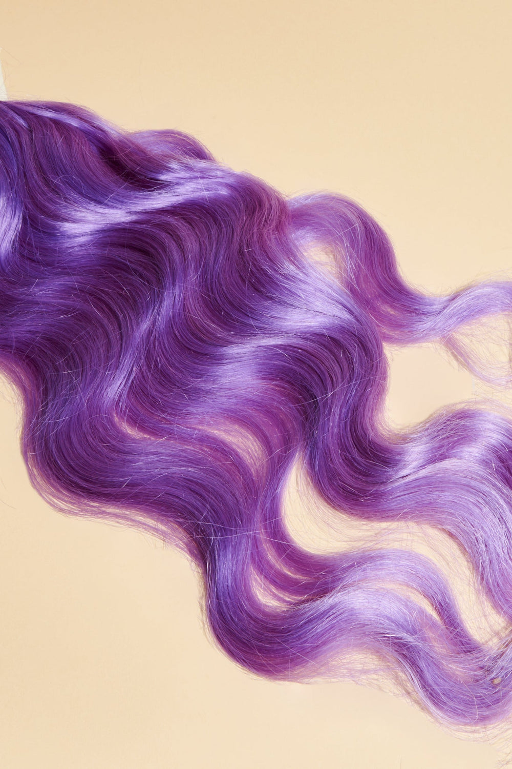 פקשוט של תוספות שיער טבעיות, במרקם גלי - בצבע סגול קלאסי