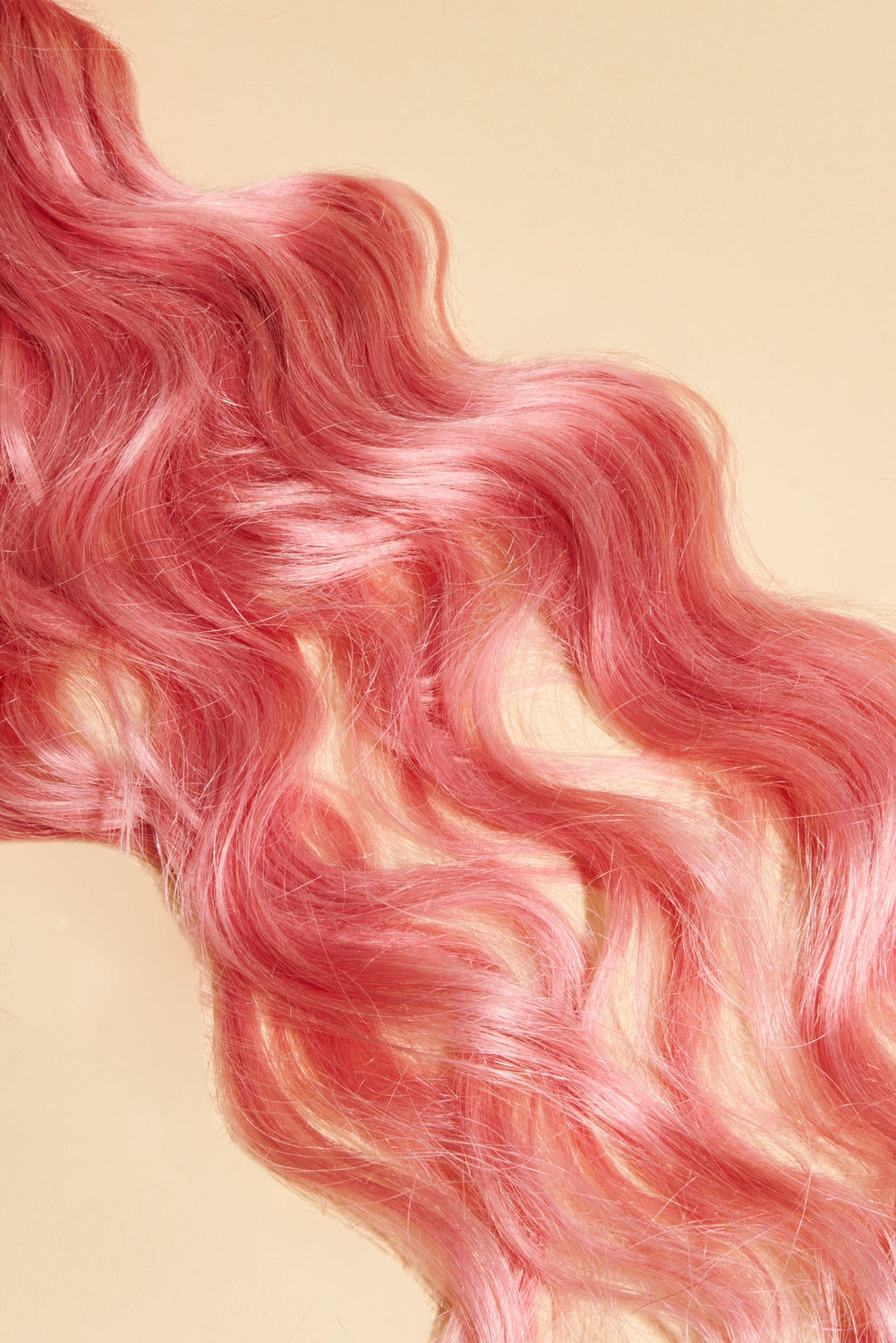 פקשוט של תוספות שיער טבעיות, במרקם גלי - בצבע ורוד עתיק